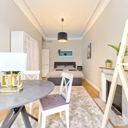 Luxury Homeplace In Center アパート